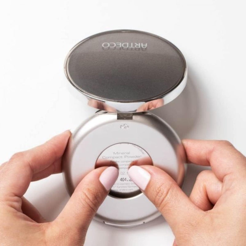 ARTDECO Hydra Mineral Compact Foundation - light beige N°60 - Hydrating loose powder compact for a soft matte finish - good coverage without a mask-like effect - refillable - makeup - 0.35 Oz - Image 3